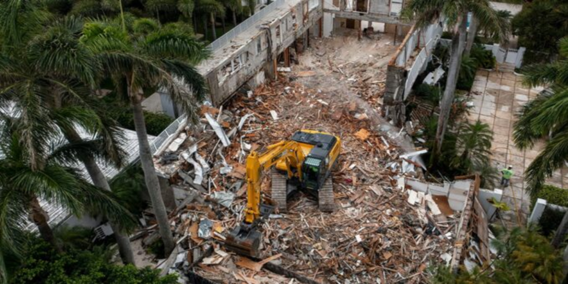 jeffrey-epsteins-palm-beach-estate-demolished