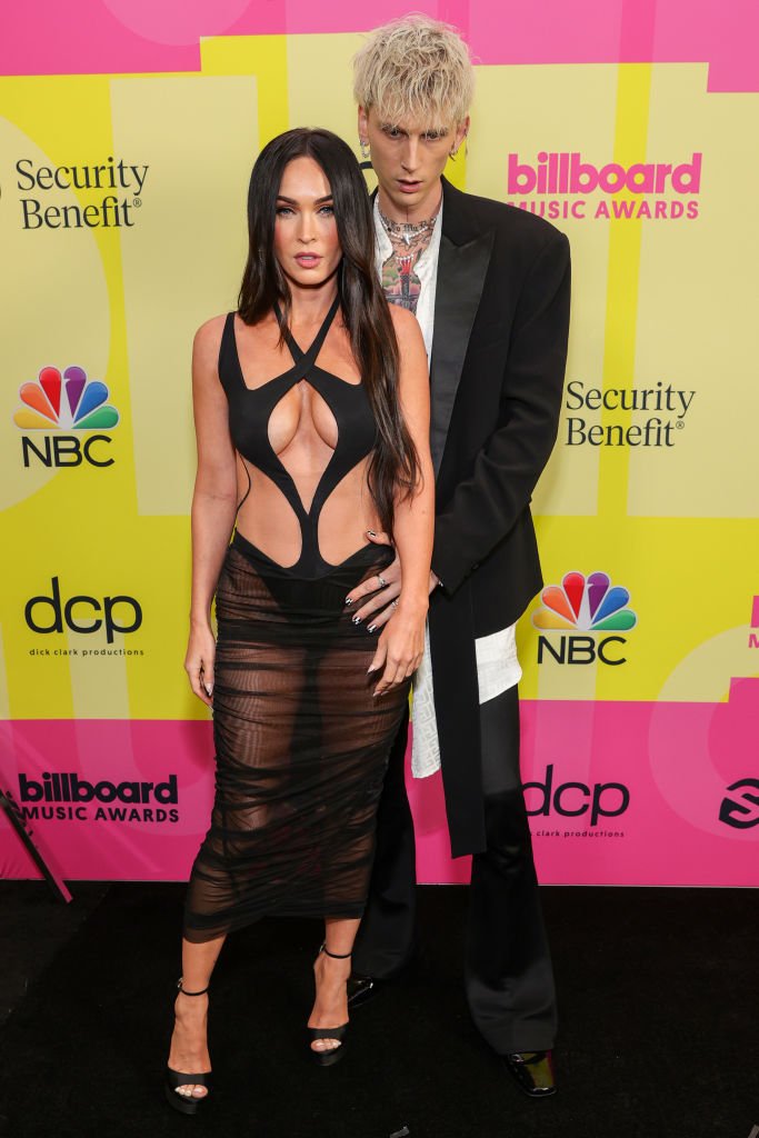 Machine Gun Kelly has painted his tongue black for the Billboard Awards