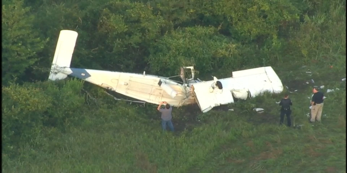 One dead, 5 injured when small plane crashes at Texas airport