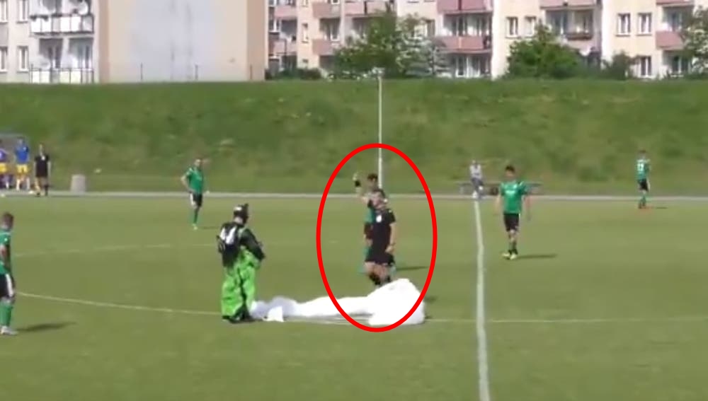 Parachutist fell in the middle of a soccer match in Poland and the referee reprimanded him