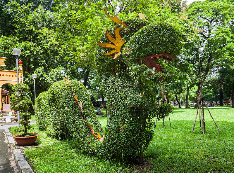 Learn all about the "Topiaria" the art in bushes