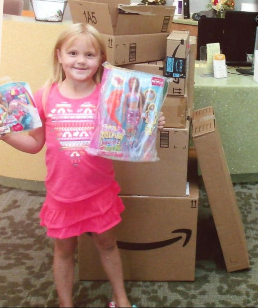 6-year-old girl shopping on Amazon. This is how she does it