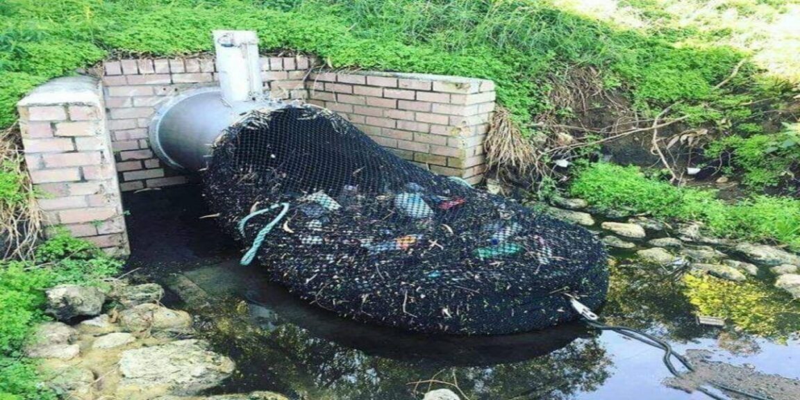 A netted drainage network retains plastics and debris in Australia