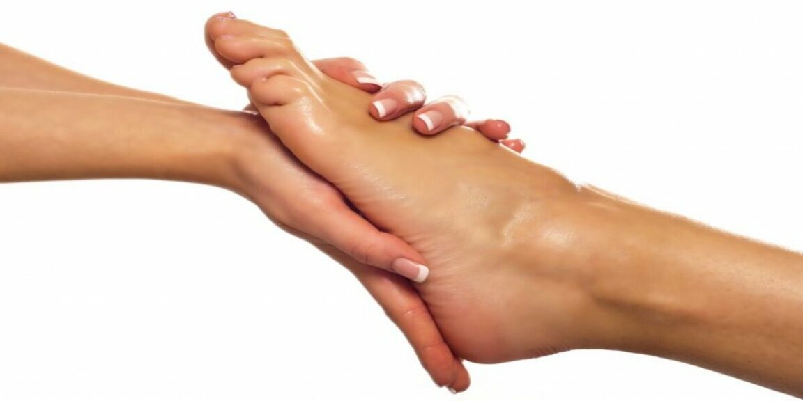 Swollen ankles and feet: causes and simple remedies
