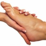Swollen ankles and feet: causes and simple remedies