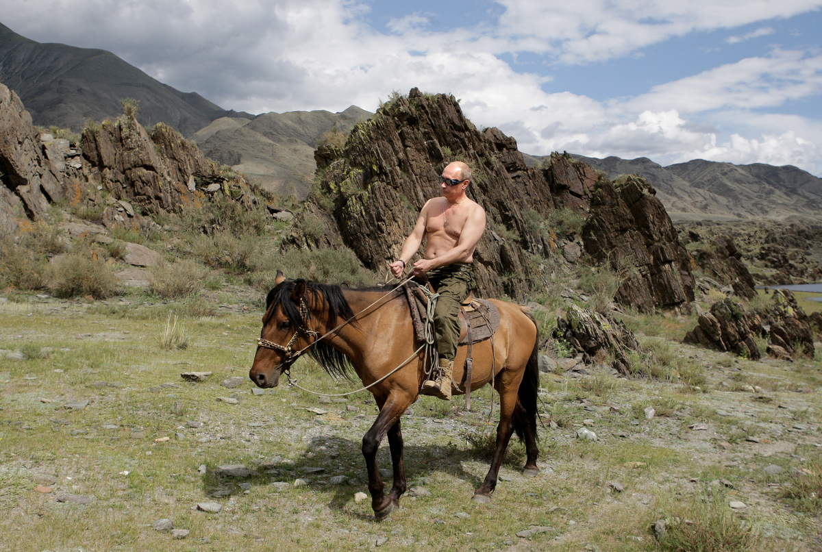 Putin opens the doors of his new luxury home