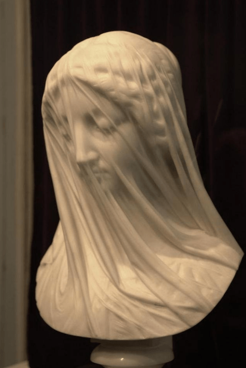 Realistic marble sculptures that went viral on social networks