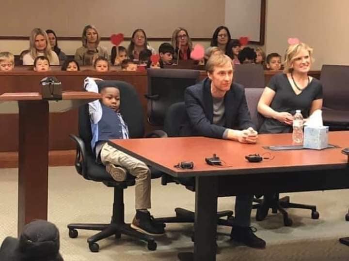 Five-year-old boy invites his entire class to witness his adoption