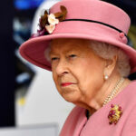 Queen Elizabeth and troops pay tribute to 9/11 by playing the "Star-Spangled Banner" at the Changing of the Guard