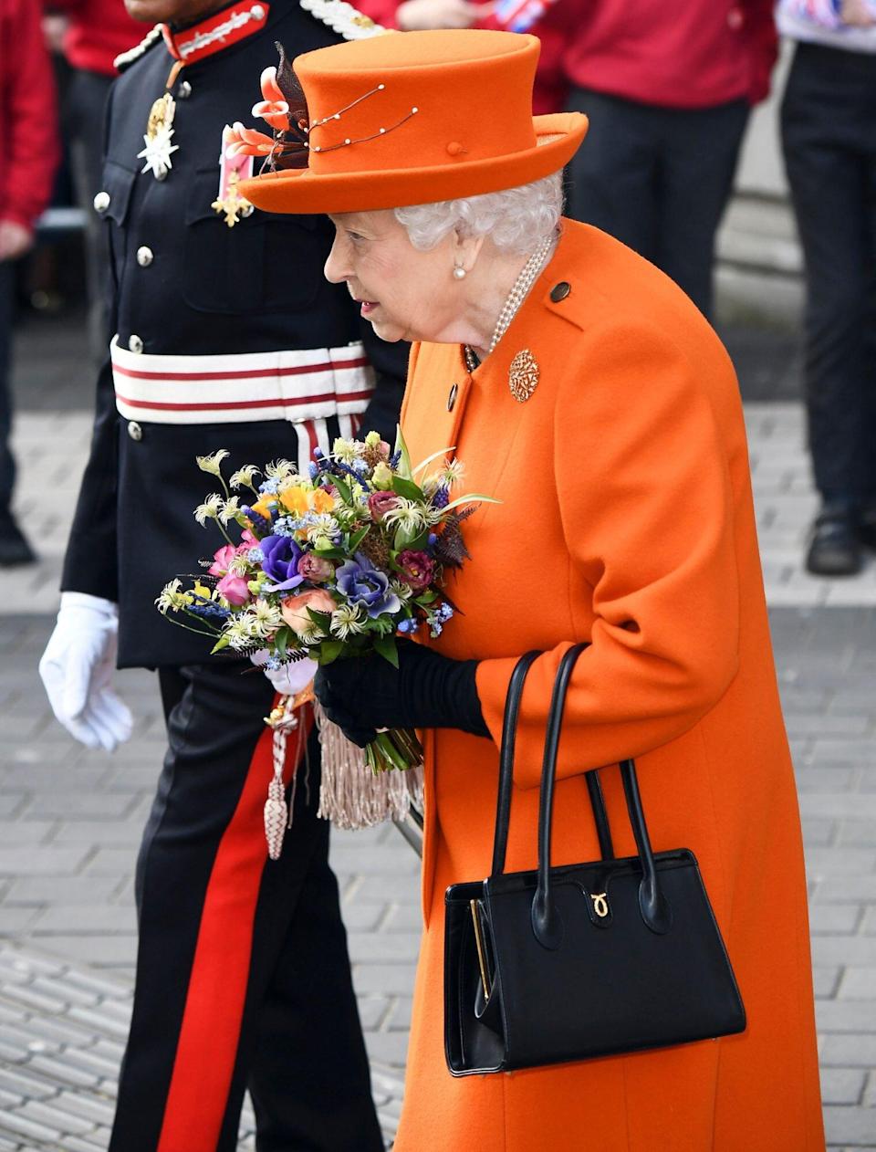 Queen Elizabeth and troops pay tribute to 9/11 by playing the "Star-Spangled Banner" at the Changing of the Guard