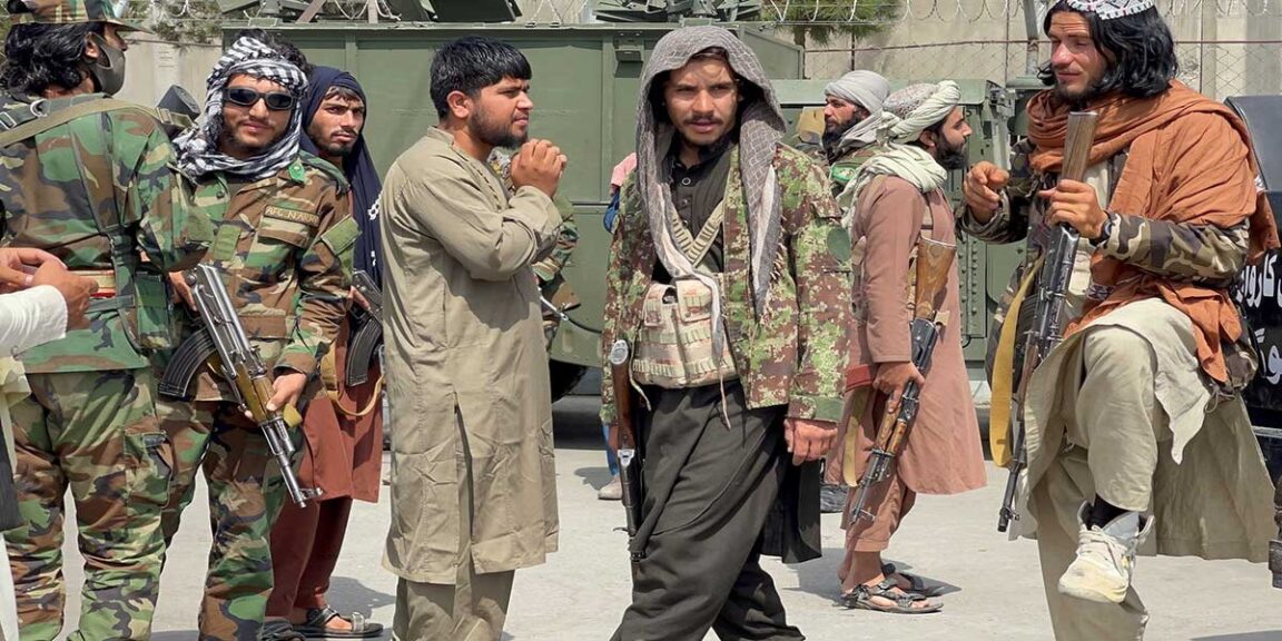 Taliban prevent evacuee planes from leaving Afghanistan