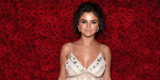 Selena Gomez explains her self-tanner mishap at the 2018 Met Gala