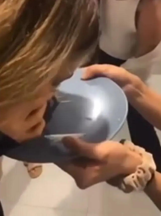 Australian model and influencer apologizes after being filmed snorting white powder