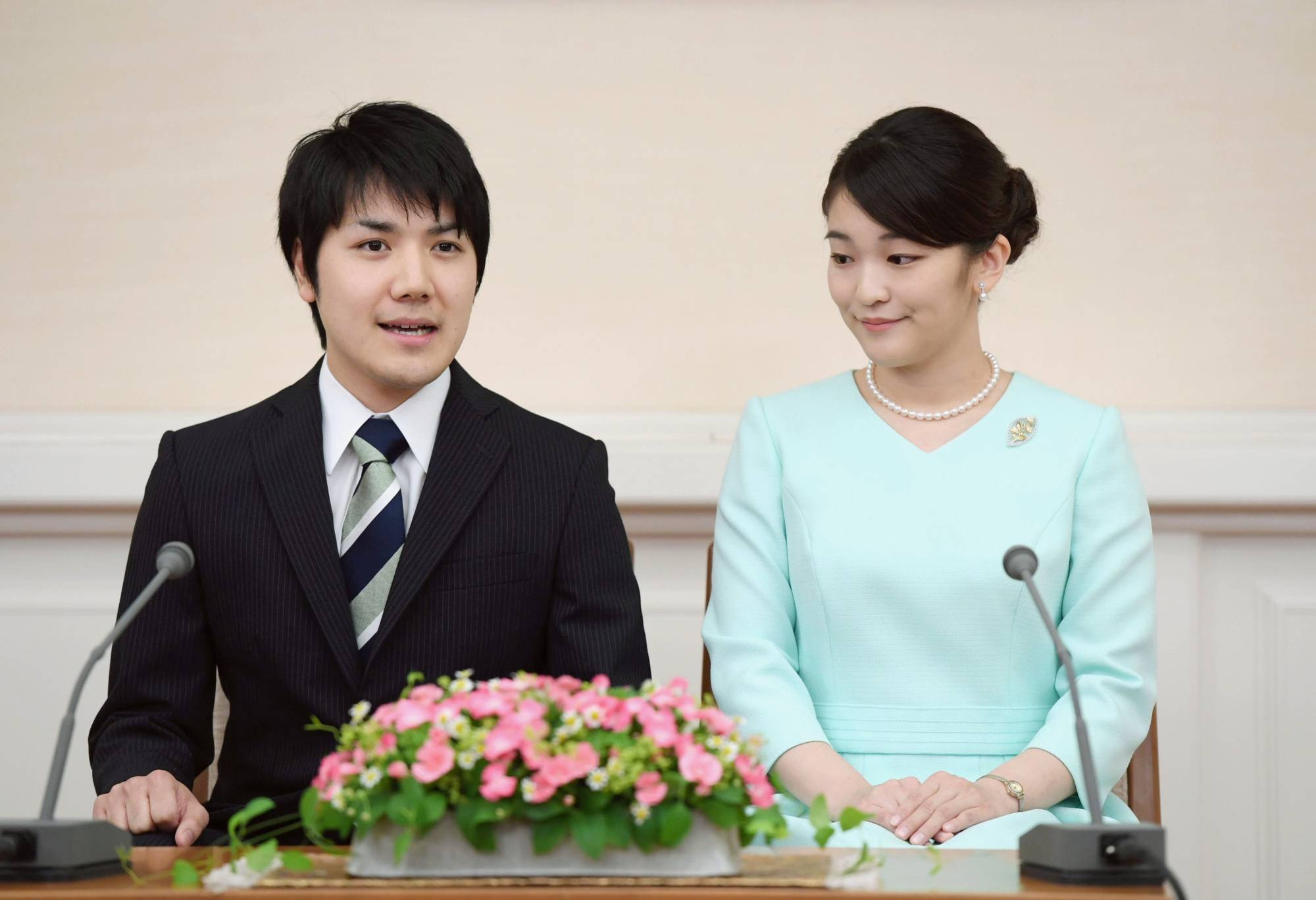Princess Mako finally marries her "commoner" boyfriend, Kei Komuro, and gives up her royal status