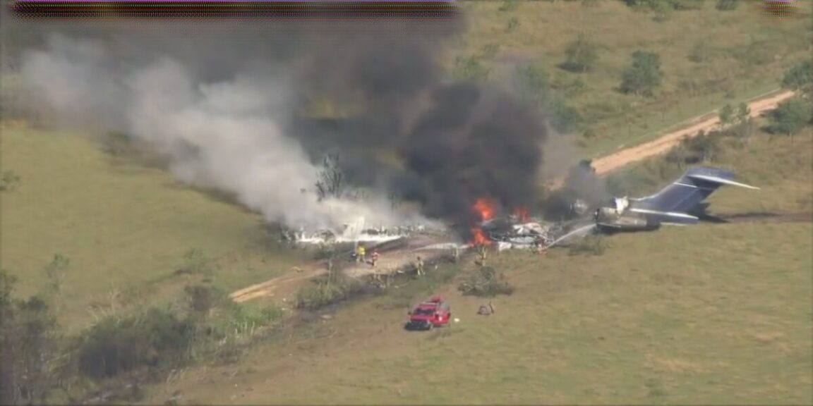 21 passengers survive a plane crash outside Houston, Texas