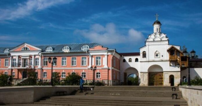 Teenager "blows himself up" with bomb at Orthodox school in Russia