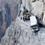 Truck left dangling over 100-meter cliff