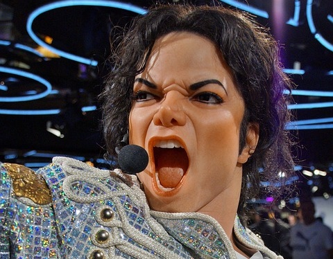 Michael Jackson impersonator gets into a fight in the street