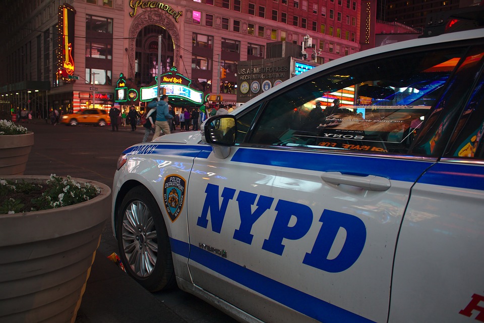 Teenager stabbed with scissors waiting for subway