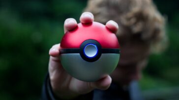 Two police officers fired after ignoring a robbery in progress because they preferred to play Pokémon