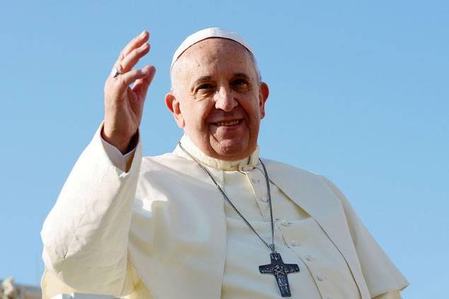 Pope asks parents not to condemn their children if they have a "different sexual orientation"