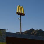 4-year-old boy shoots cop at McDonald's drive-thru on his father's orders in Utah